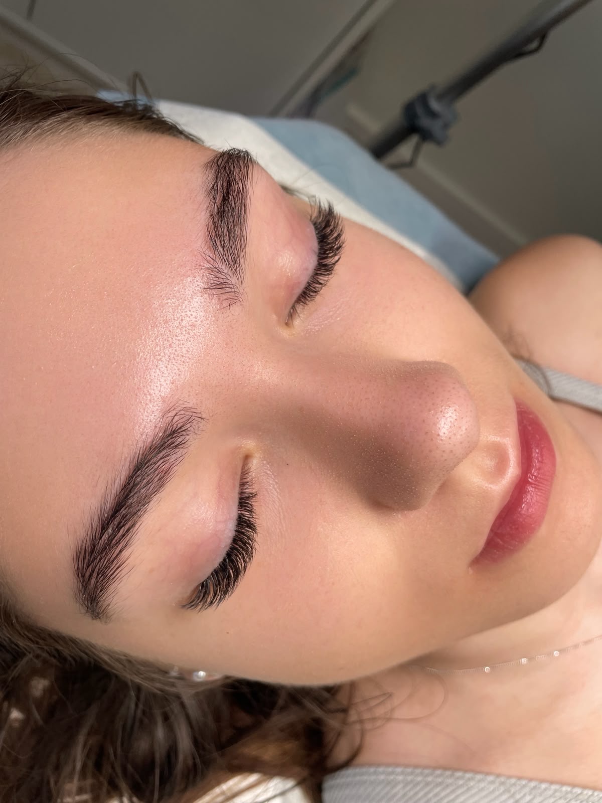 Laminated brows with lash extensions